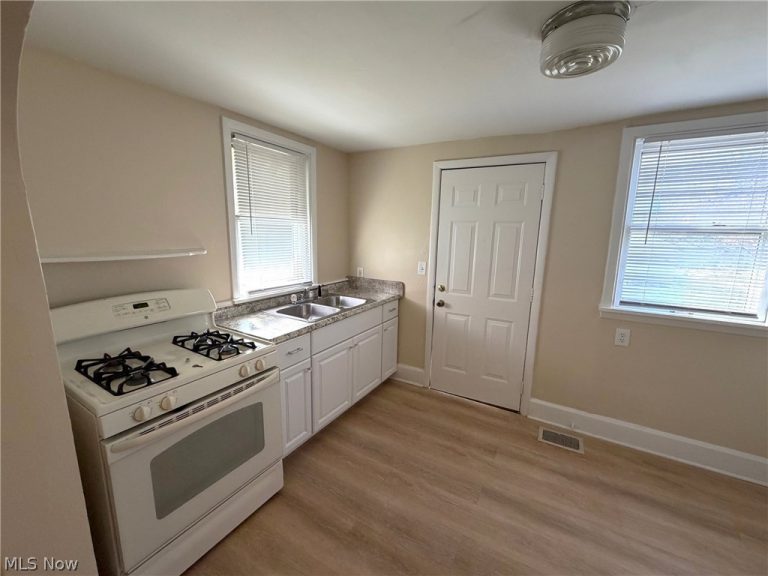 2212 Indiana Way, Canton, OH - Photo 4