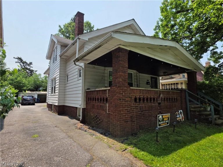3270 Berkshire Road, Cleveland Heights, OH - Photo 2
