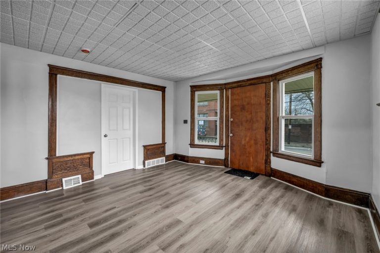 6614 Clark Avenue, Cleveland, OH - Photo 5