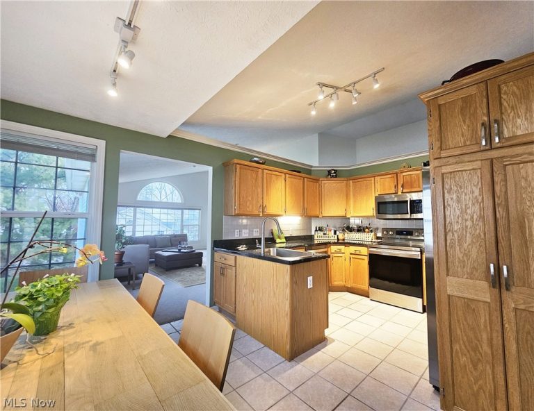 6861 Hidden Lake Trail, Brecksville, OH - Photo 4
