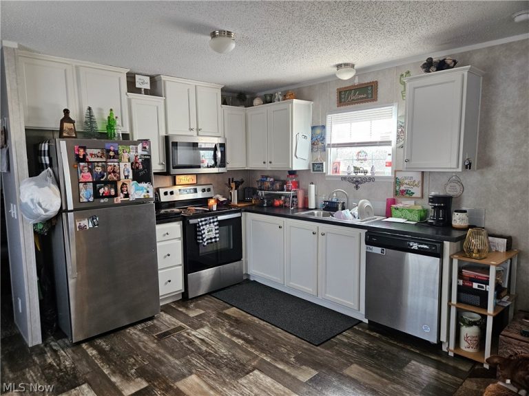 81 Hyland Drive, Akron, OH - Photo 3