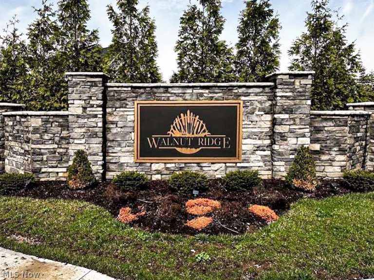 5358 Walnut Ridge Lane, Sheffield Lake, OH - Photo 2
