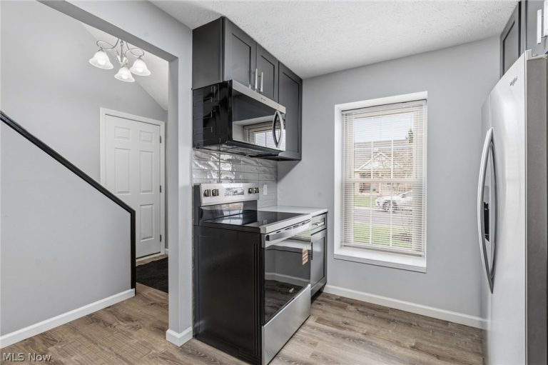 114 Ledbury Circle, Canton, OH - Photo 8