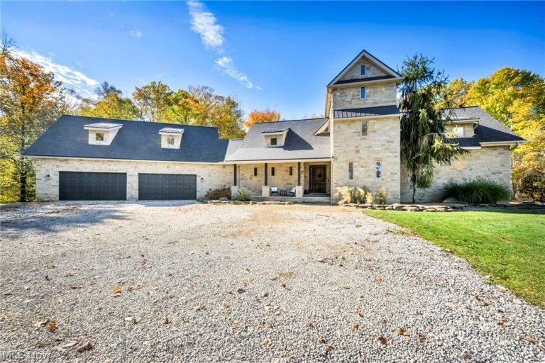 7184 Neff Road, Valley City, OH, 44280