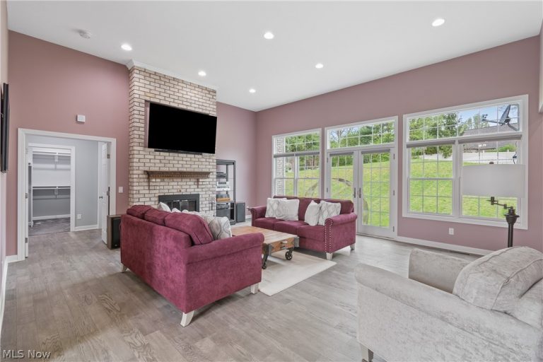 6443 Hills and Dales Road, Canton, OH - Photo 8