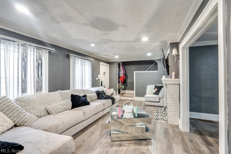 3130 Overlook Road, Cleveland Heights, OH - Photo 4