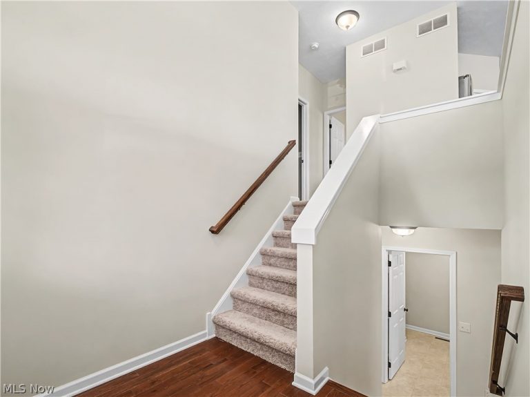 5820 Red Rock Court, Seven Hills, OH - Photo 8