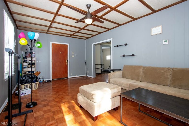 2106 Indiana Way, Canton, OH - Photo 5