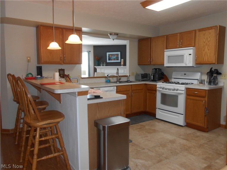 7567 Monterey Bay Drive, Mentor on the Lake, OH - Photo 4