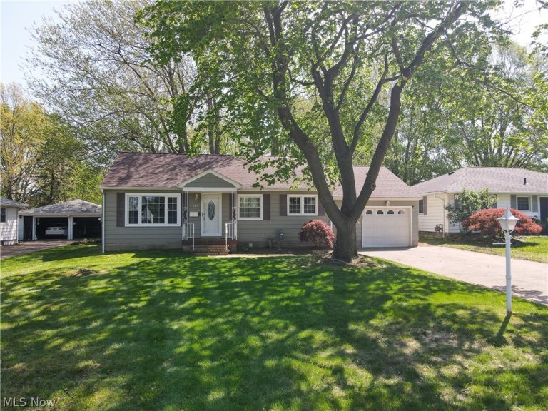 147 Central Drive, Amherst, OH - Photo 3