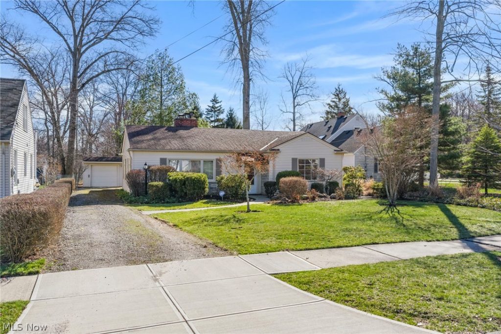 455 Vineland Road, Bay Village, OH