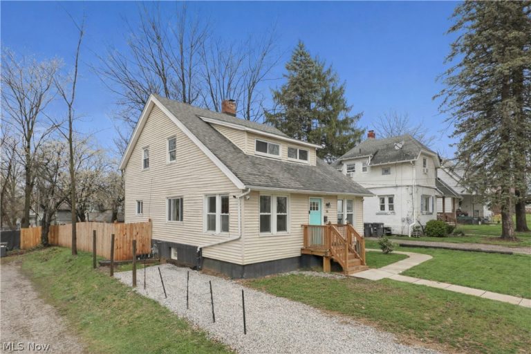 318 Pioneer Street, Akron, OH - Photo 2