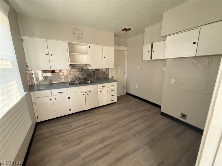 10922 Tacoma Avenue, Cleveland, OH - Photo 8