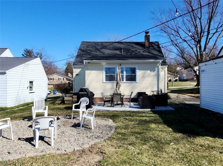 5406 Karen Isle Drive, Willoughby, OH - Photo 2