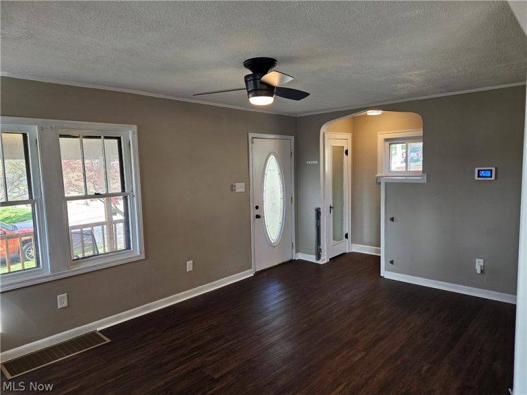 18 Youtz Avenue, Akron, OH - Photo 4