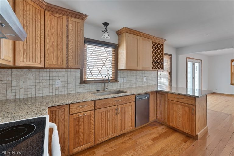 190 Struthers Liberty Road, Campbell, OH - Photo 4