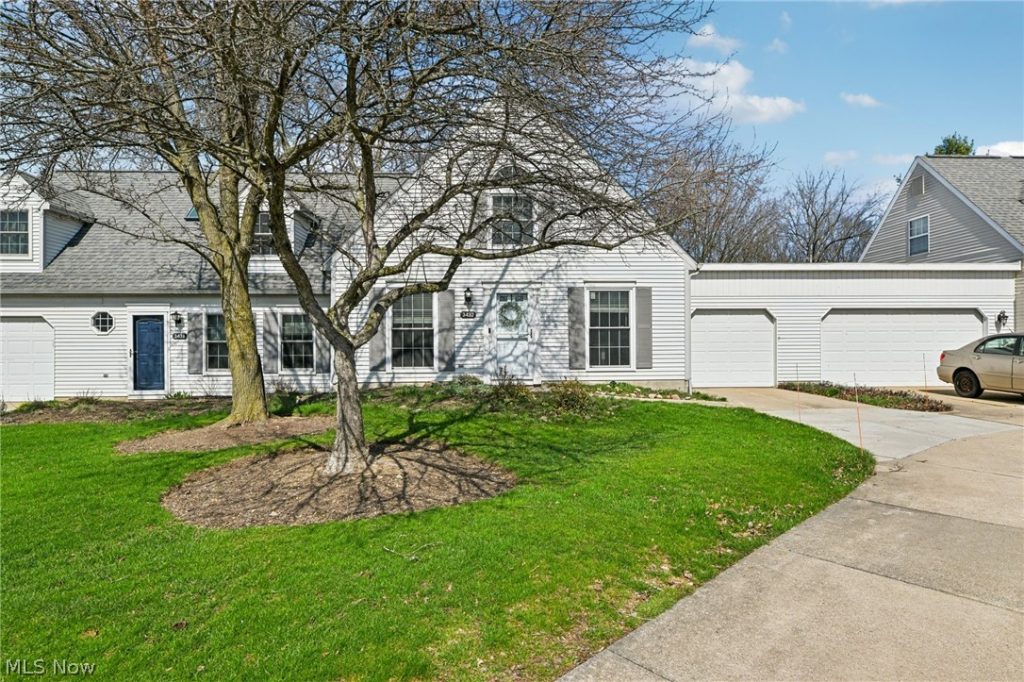 3432 Brookpoint Lane, Cuyahoga Falls, OH