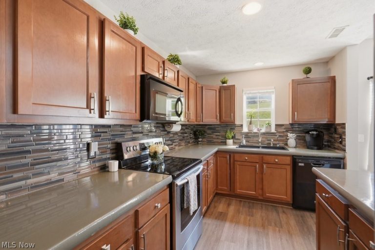 307 Teal Circle, Coventry, OH - Photo 5
