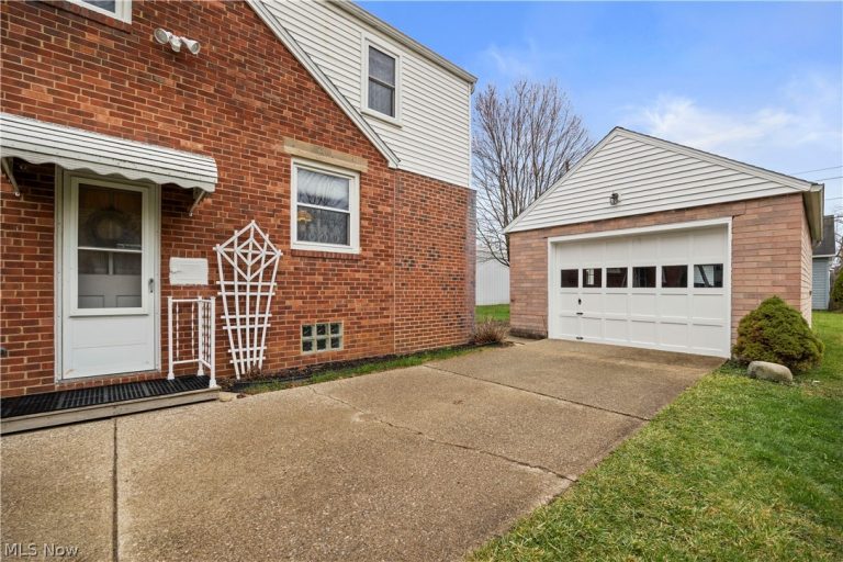 137 Lafayette Street, Elyria, OH - Photo 4