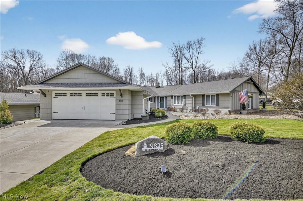 19825 Deer Run Lane, Strongsville, OH