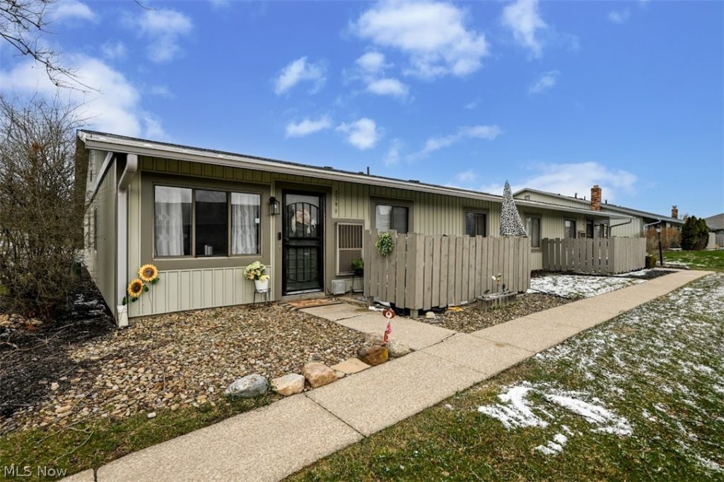 2799 Mull Avenue #10-B, Copley, OH