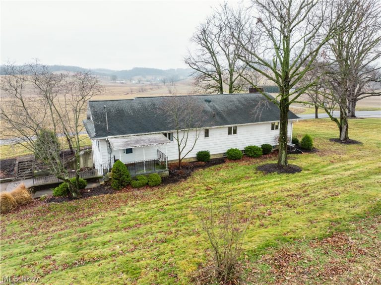 3967 Crooked Run Road, New Philadelphia, OH - Photo 6