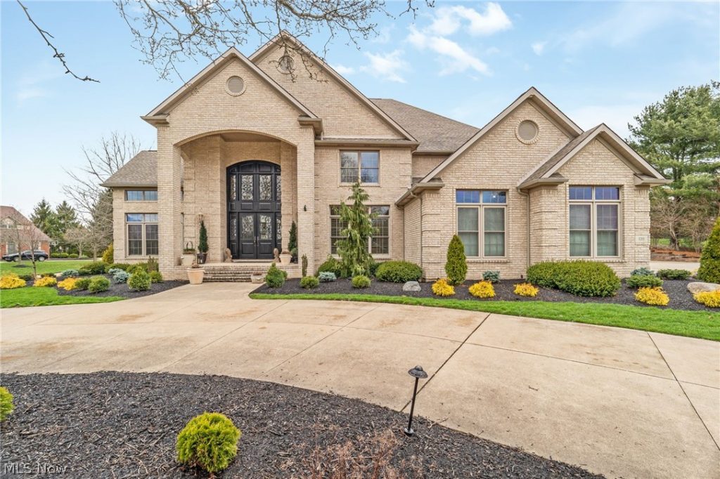 1311 Chantilly Circle, Canton, OH