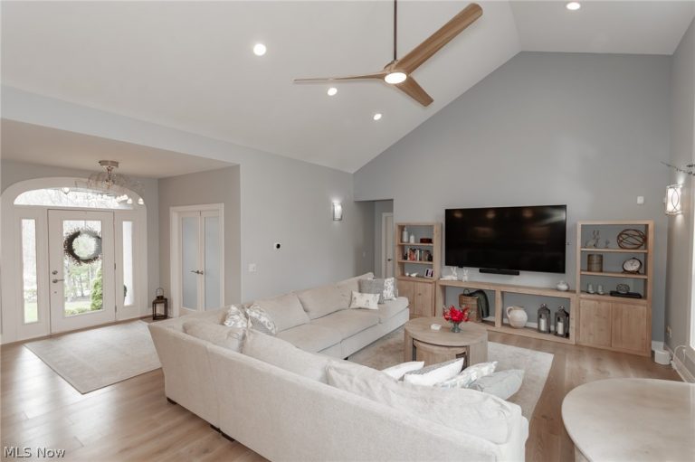11565 Robin Wood Lane, Chagrin Falls, OH - Photo 4