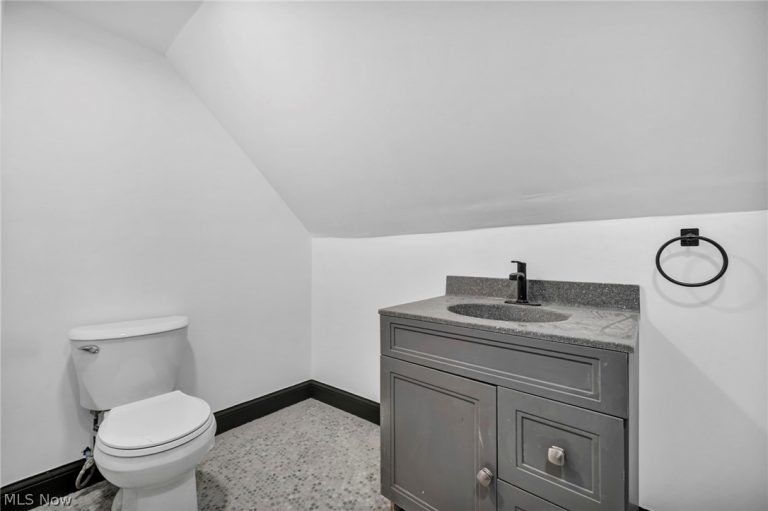 12001 Oakview Avenue #UP, Cleveland, OH - Photo 4