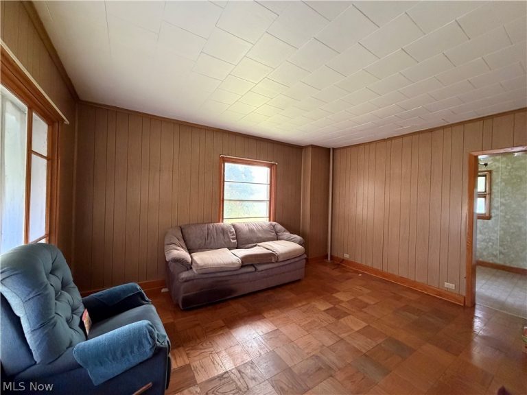218 Lawn Drive, Newcomerstown, OH - Photo 5