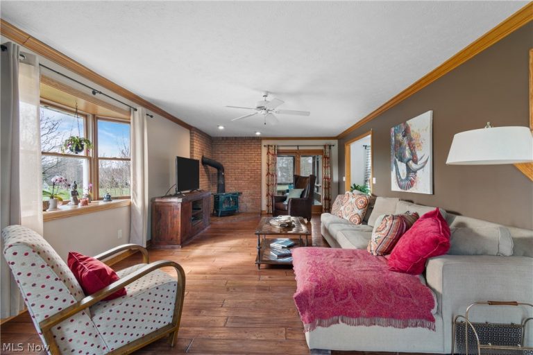 10075 Waterford Trail, Chagrin Falls, OH - Photo 5