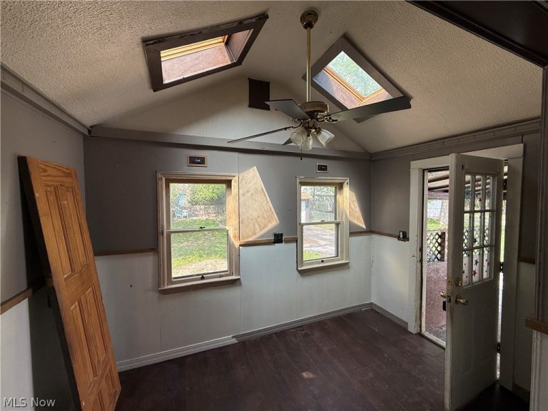 22553 Ivan Avenue, Euclid, OH - Photo 6