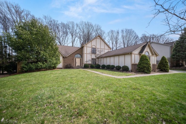 10067 Jamestown Drive, North Royalton, OH - Photo 2