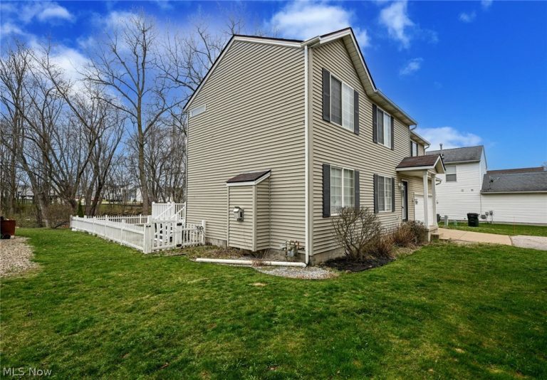 1083 Reeves Court, Lakemore, OH - Photo 3