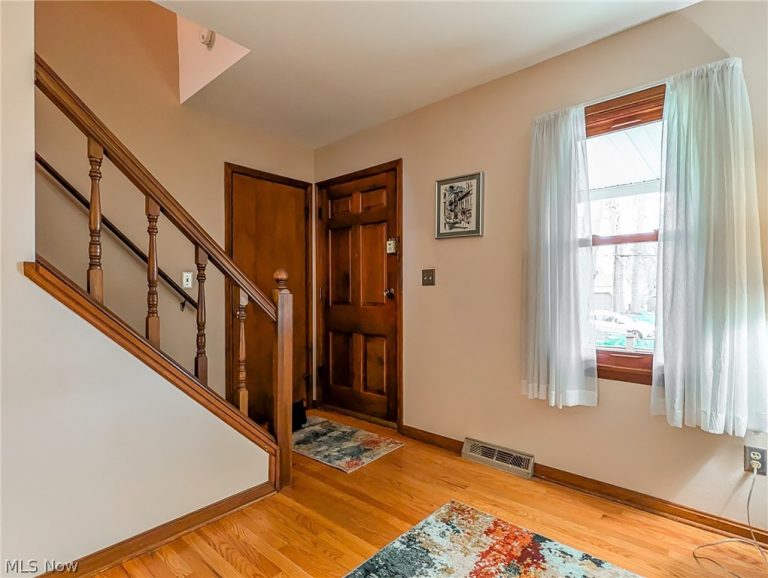 3049 Straley Lane, Youngstown, OH - Photo 5