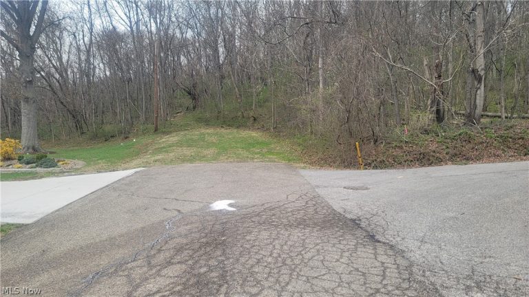 Pine Street, Belpre, OH, 45714