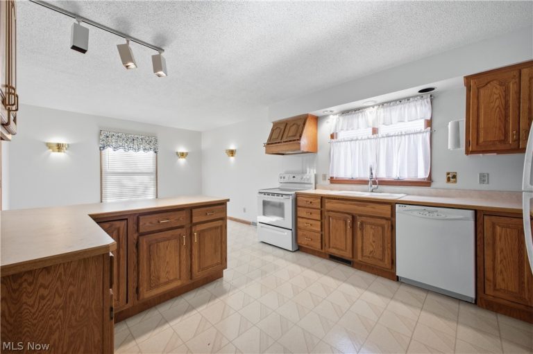 361 Hilltop Boulevard, Canfield, OH - Photo 3