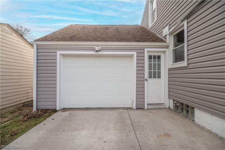 60 Renee Drive, Struthers, OH - Photo 5