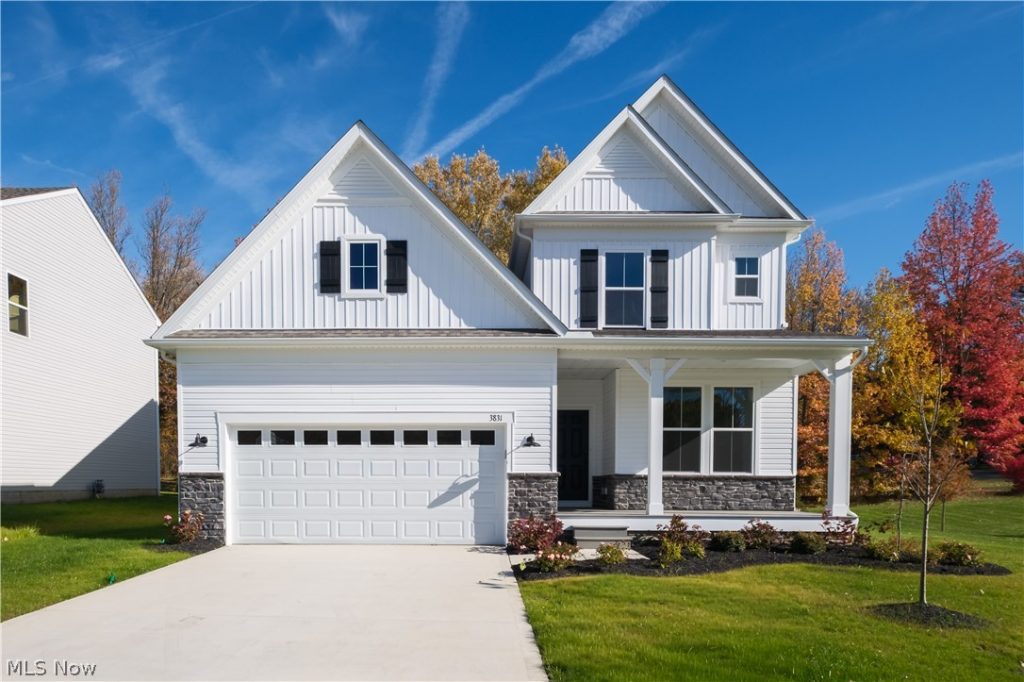 3831 Golden Wood Way, Green, OH