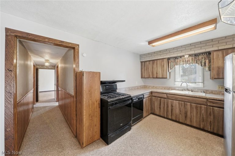 2860 Hudson Drive, Cuyahoga Falls, OH - Photo 8