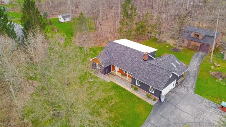 12560 Bass Lake Road, Chardon, OH - Photo 4