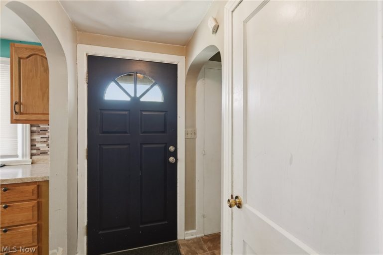 2743 Lincoln Way, Massillon, OH - Photo 5
