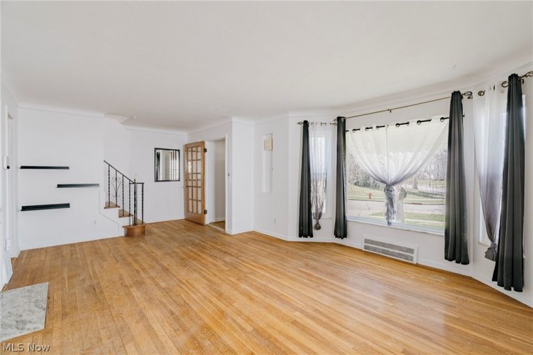 1911 Beverly Hills Drive, Euclid, OH - Photo 4