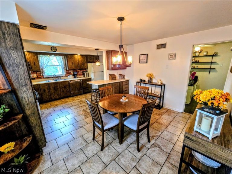 108 Theresa Drive, Weirton, WV - Photo 8