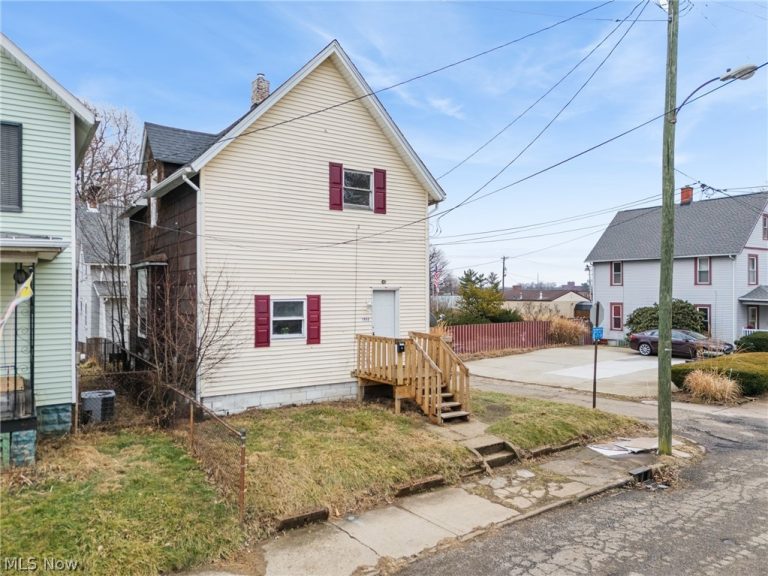 1024 Rex Avenue, Canton, OH - Photo 2