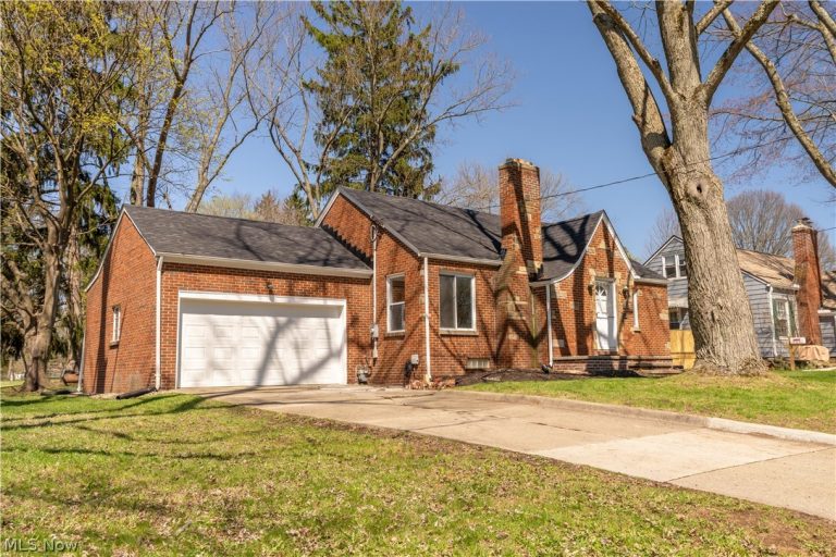 1521 Edgemoor Avenue, Akron, OH - Photo 2