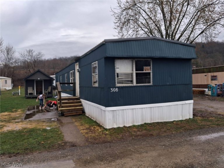 308 Bedford Avenue, Cambridge, OH - Photo 2