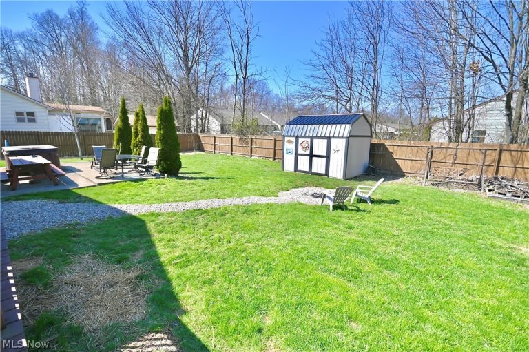 4942 Signature Circle, Austintown, OH - Photo 3