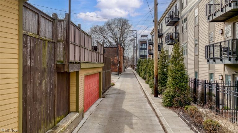 1554 29th Street, Cleveland, OH - Photo 3