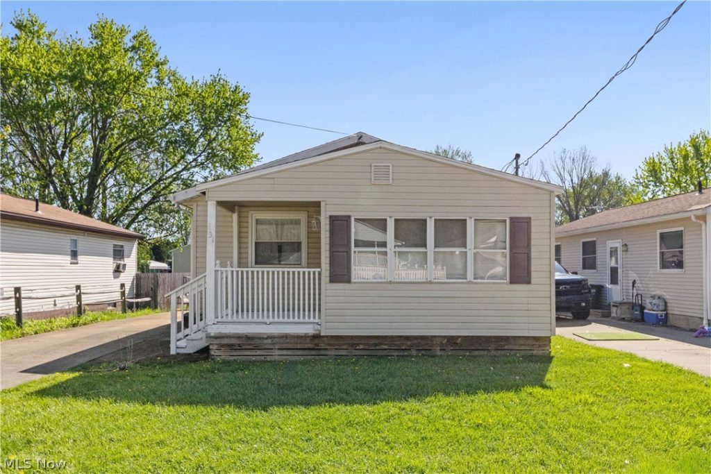 331 Elmwood Avenue, Barberton, OH